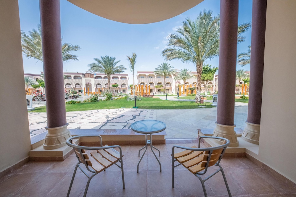Sunrise Sentido Mamlouk Palace - All inclusive — Hotel building in Hurghada, Red Sea