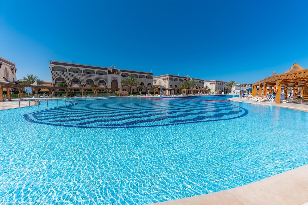 Sunrise Sentido Mamlouk Palace - All inclusive — Swimming pool in Hurghada, Red Sea