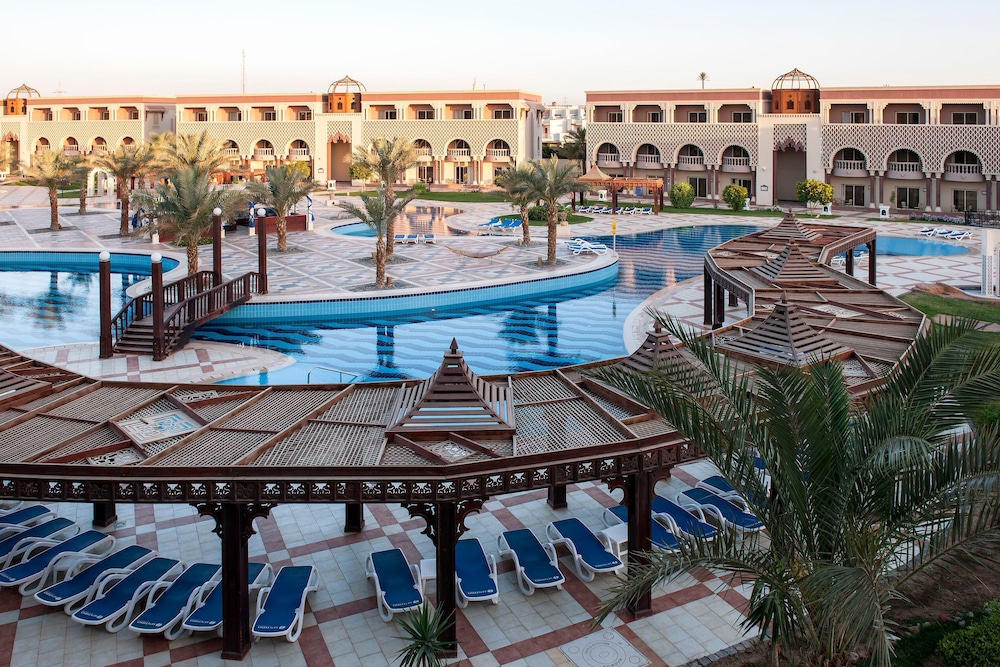 Sunrise Sentido Mamlouk Palace - All inclusive — Swimming pool in Hurghada, Red Sea