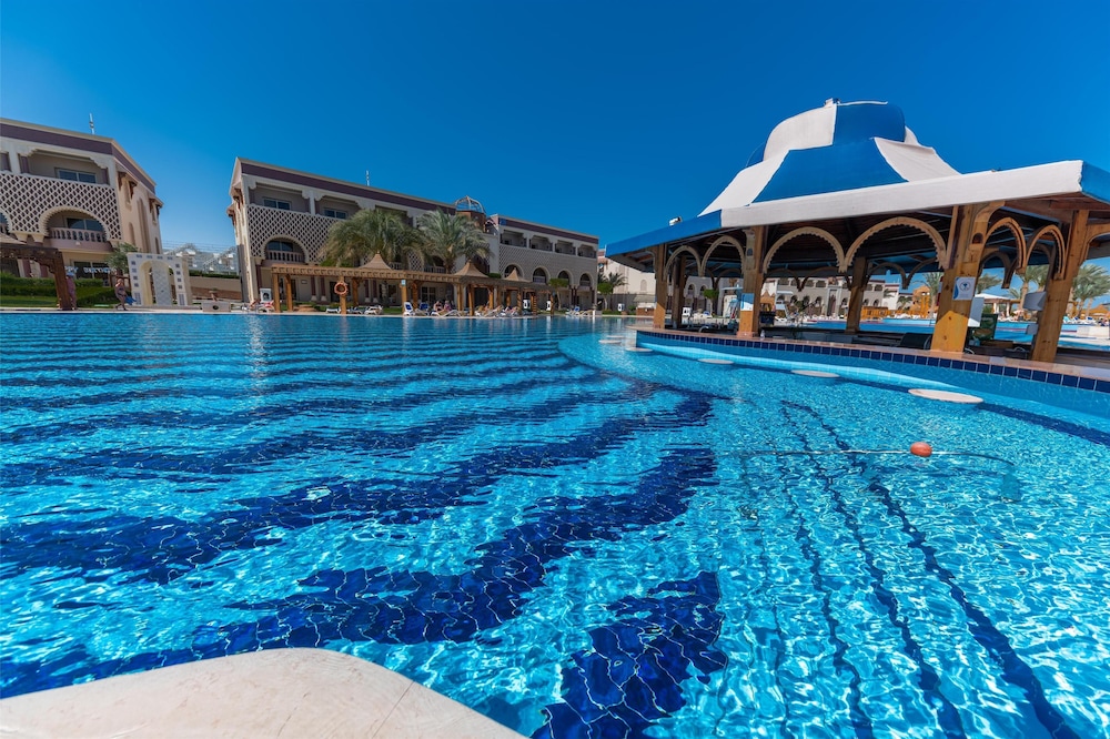 Sunrise Sentido Mamlouk Palace - All inclusive — Swimming pool in Hurghada, Red Sea