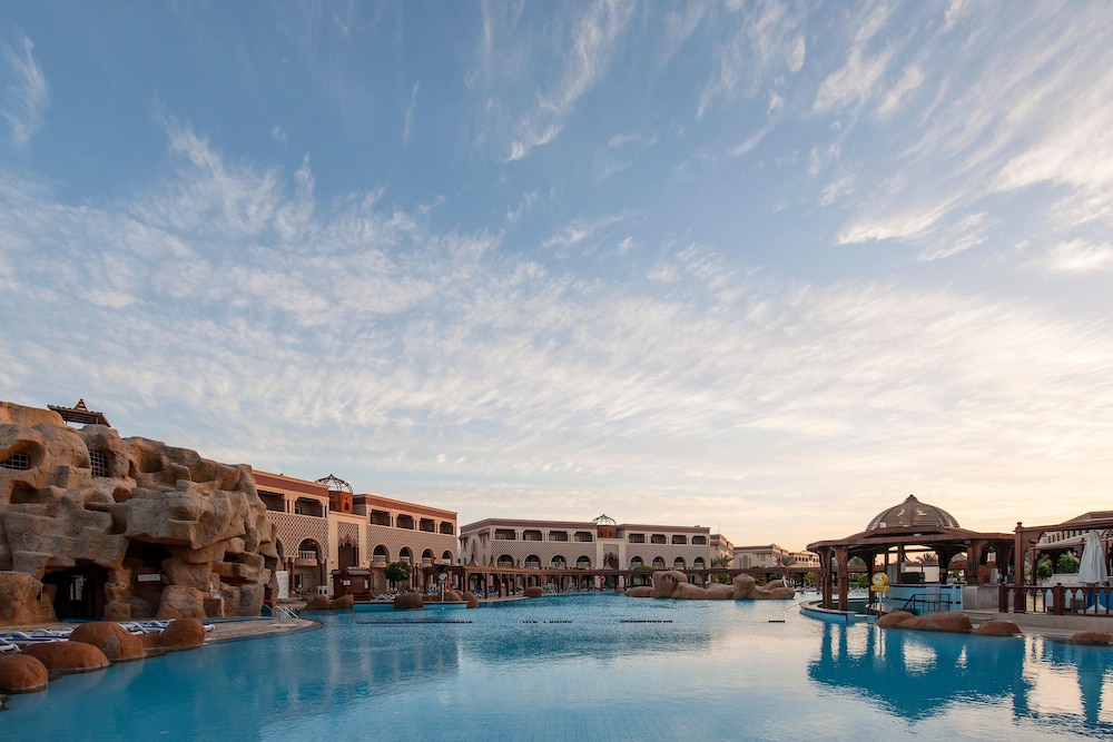 Sunrise Sentido Mamlouk Palace - All inclusive — Swimming pool in Hurghada, Red Sea
