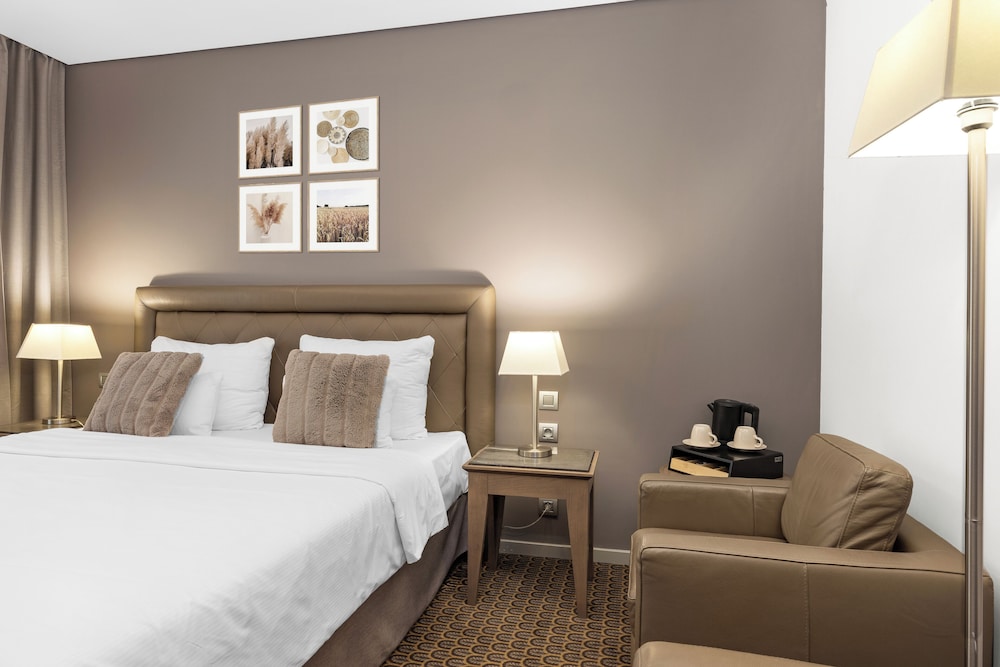 Hotel Royal Prague — Hotel rooms in Prague, Prague