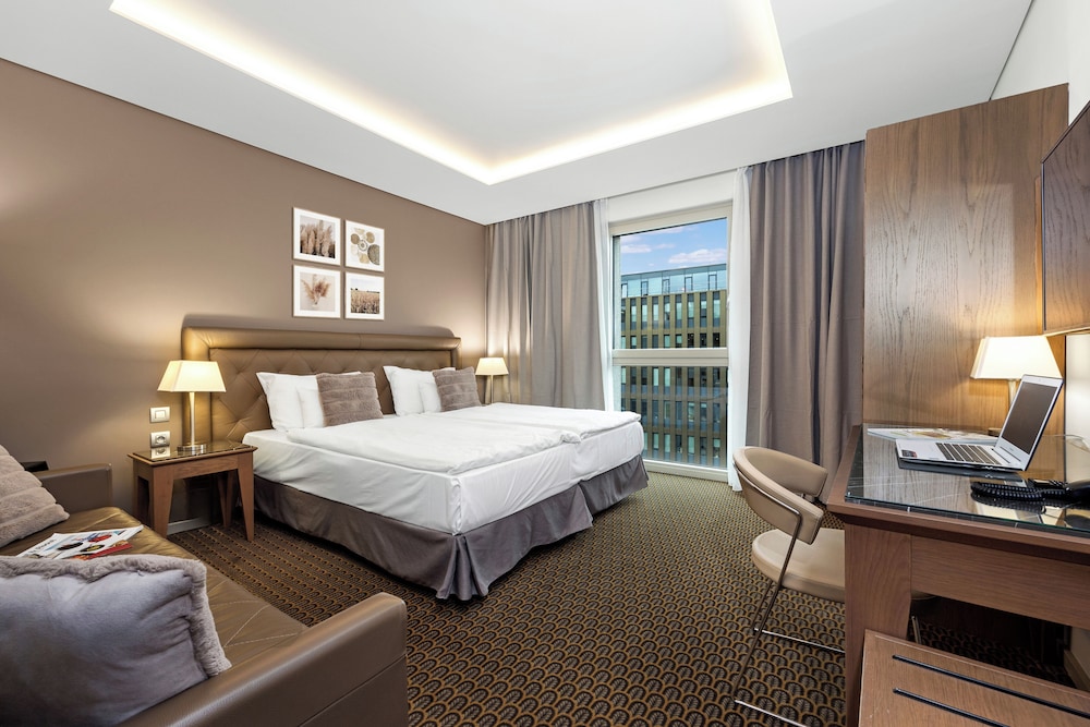 Hotel Royal Prague — Hotel rooms in Prague, Prague
