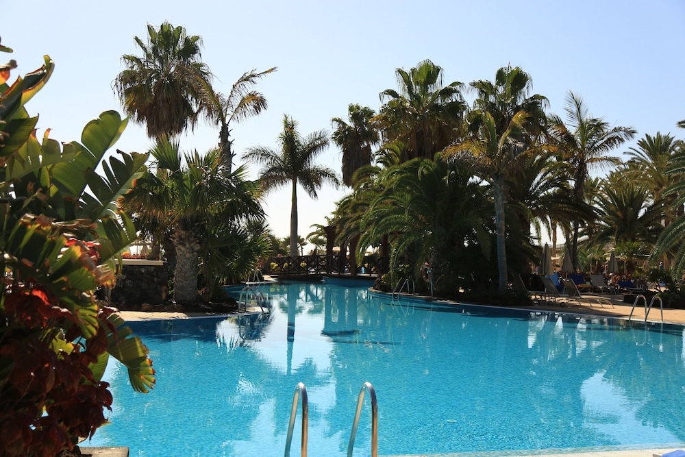 R2 Pájara Beach Hotel & Spa - All Inclusive — Pool in Costa Calma, Canary Islands