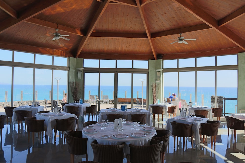 R2 Pájara Beach Hotel & Spa - All Inclusive — Restaurant in Costa Calma, Canary Islands