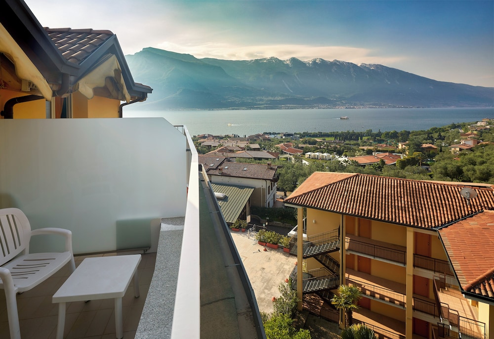 Hotel Royal Village — Hotel rooms in Limone sul Garda, Lombardy
