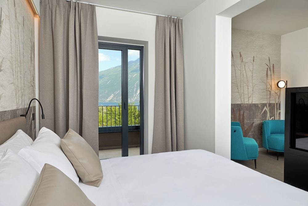 Hotel Royal Village — Hotel rooms in Limone sul Garda, Lombardy