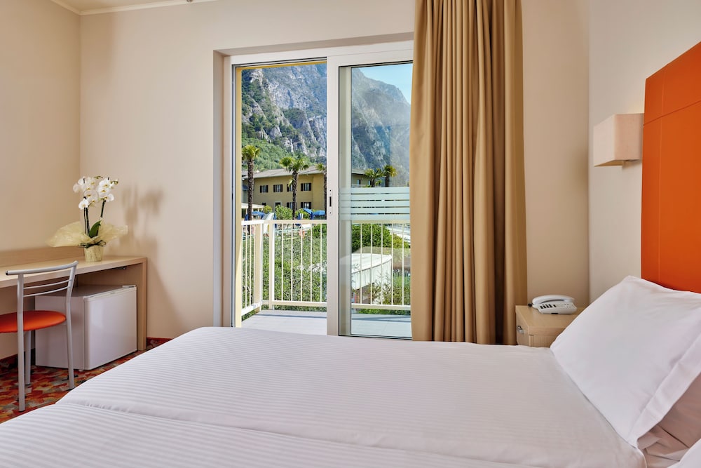 Hotel Royal Village — Hotel rooms in Limone sul Garda, Lombardy