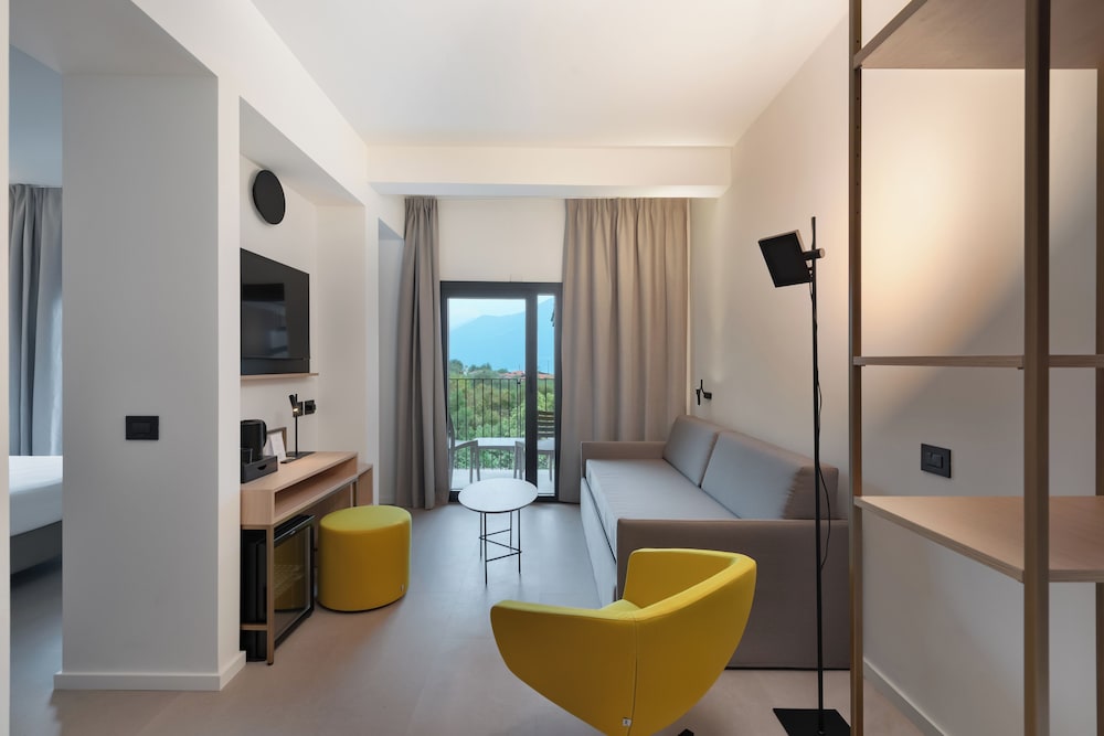 Hotel Royal Village — Hotel rooms in Limone sul Garda, Lombardy