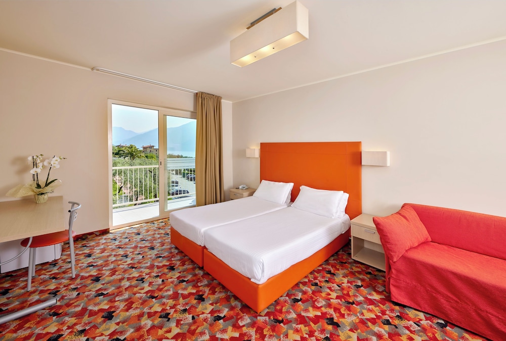 Hotel Royal Village — Hotel rooms in Limone sul Garda, Lombardy