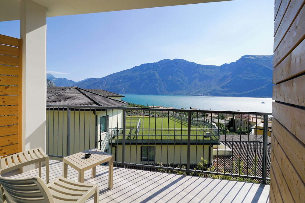 Hotel Royal Village — Hotel rooms in Limone sul Garda, Lombardy