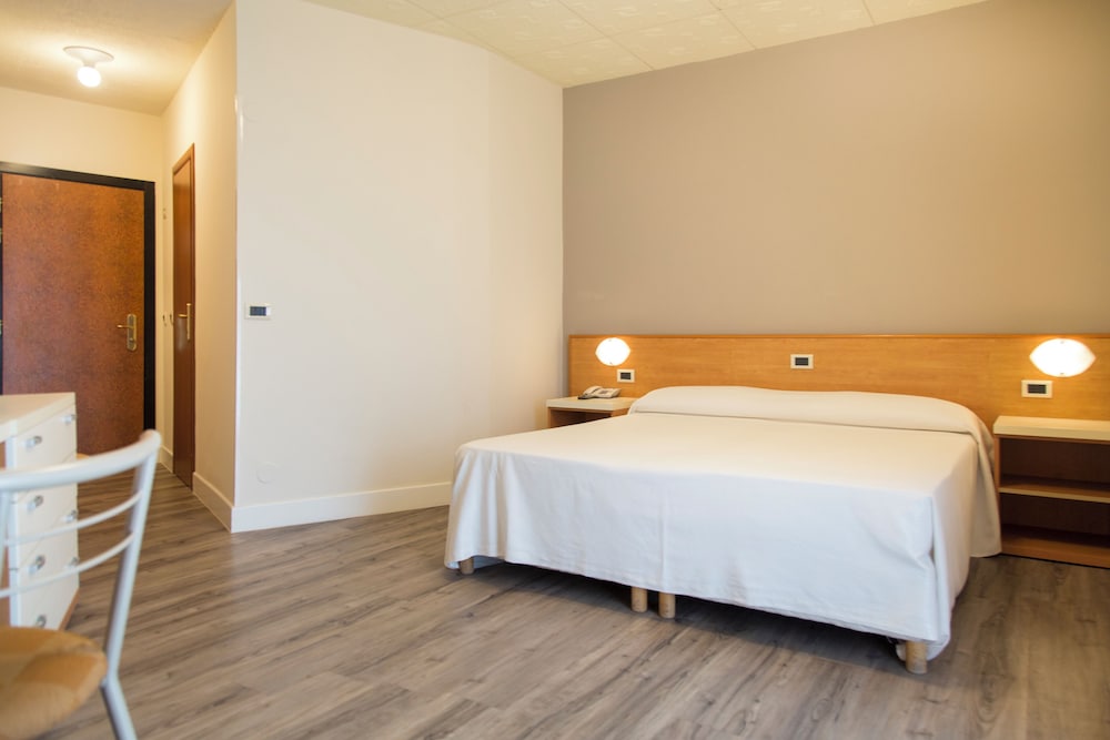 Hotel Royal Village — Hotel rooms in Limone sul Garda, Lombardy
