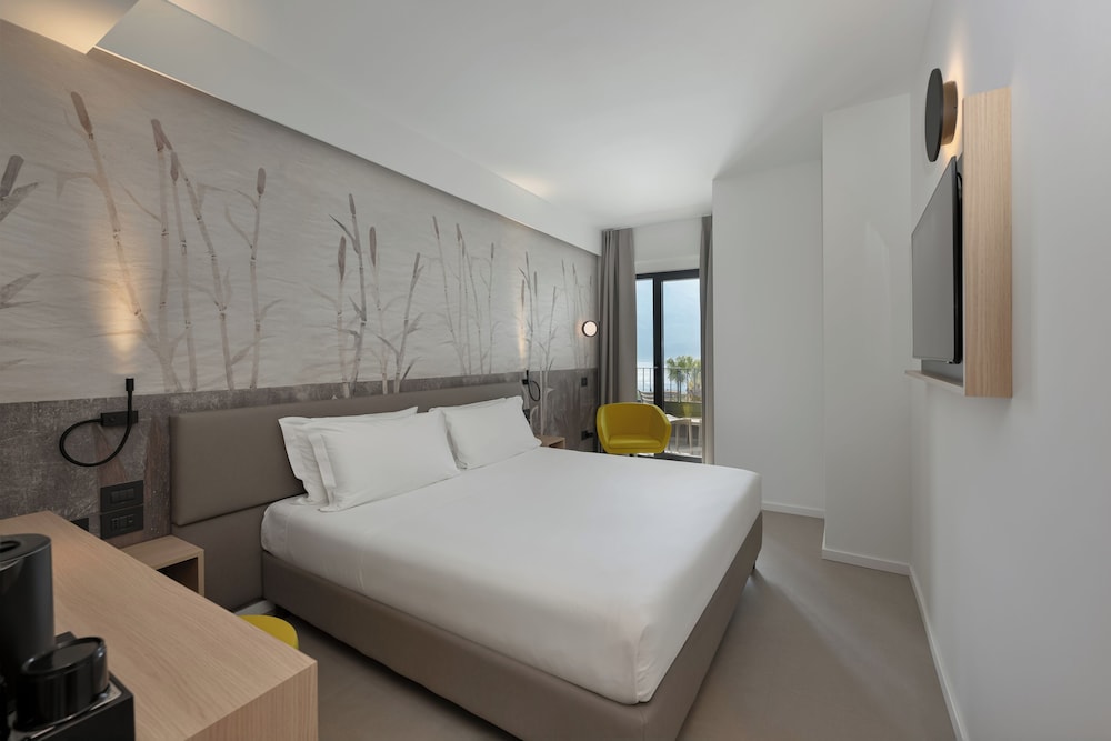 Hotel Royal Village — Hotel rooms in Limone sul Garda, Lombardy