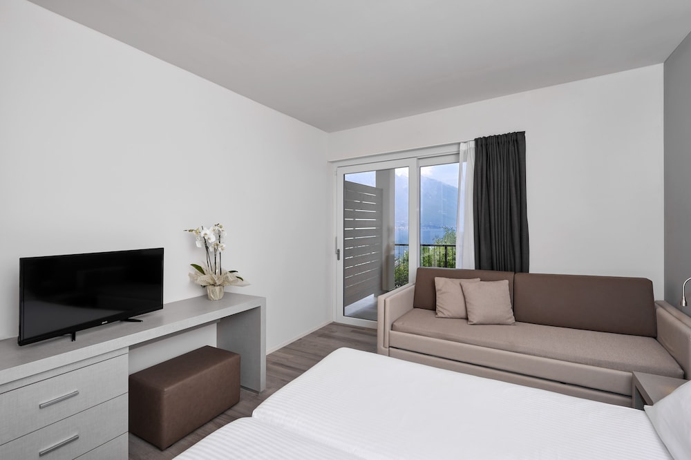 Hotel Royal Village — Hotel rooms in Limone sul Garda, Lombardy