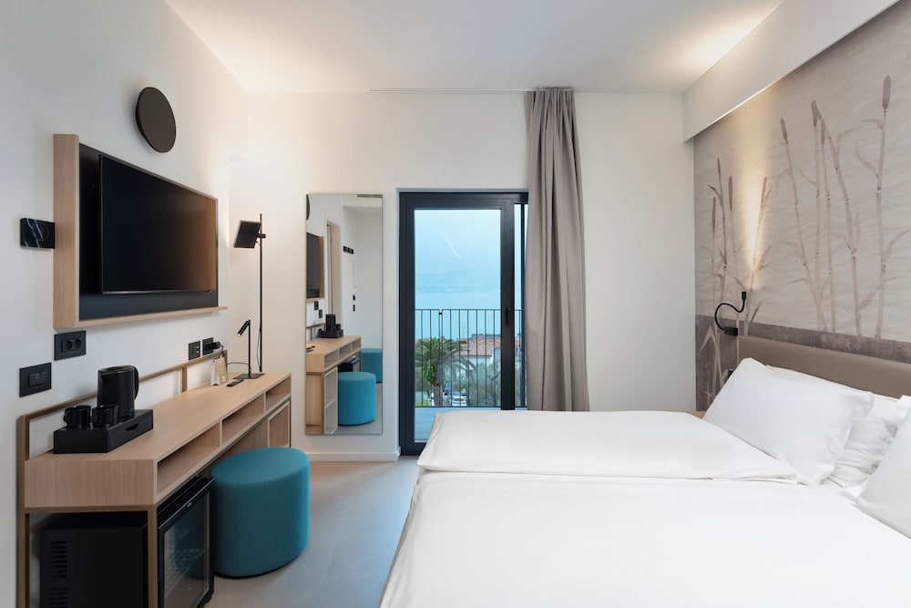 Hotel Royal Village — Hotel rooms in Limone sul Garda, Lombardy