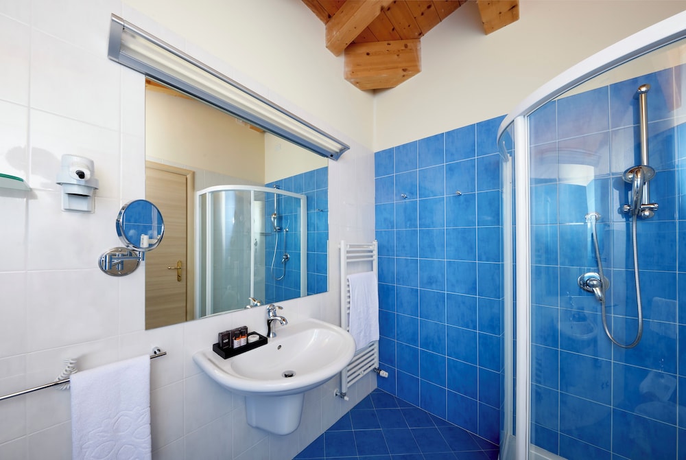 Hotel Royal Village — Hotel rooms in Limone sul Garda, Lombardy