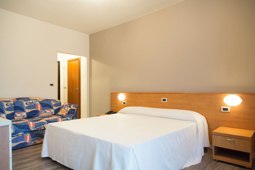 Hotel Royal Village — Hotel rooms in Limone sul Garda, Lombardy