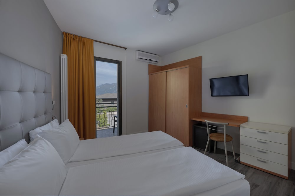 Hotel Royal Village — Hotel rooms in Limone sul Garda, Lombardy