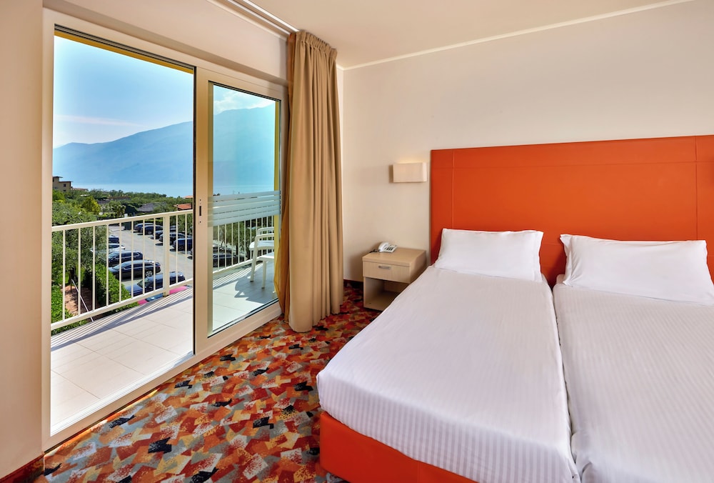 Hotel Royal Village — Hotel rooms in Limone sul Garda, Lombardy