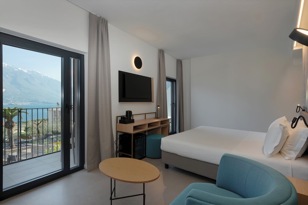 Hotel Royal Village — Hotel rooms in Limone sul Garda, Lombardy