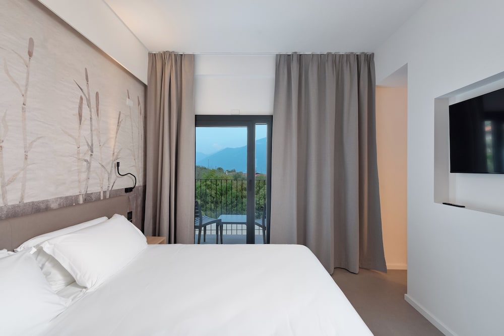 Hotel Royal Village — Hotel rooms in Limone sul Garda, Lombardy