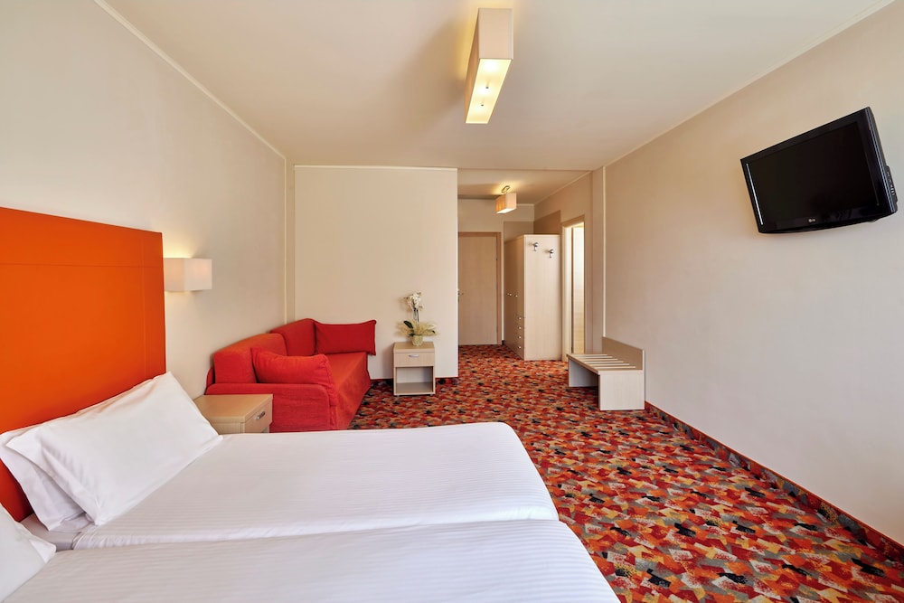 Hotel Royal Village — Hotel rooms in Limone sul Garda, Lombardy