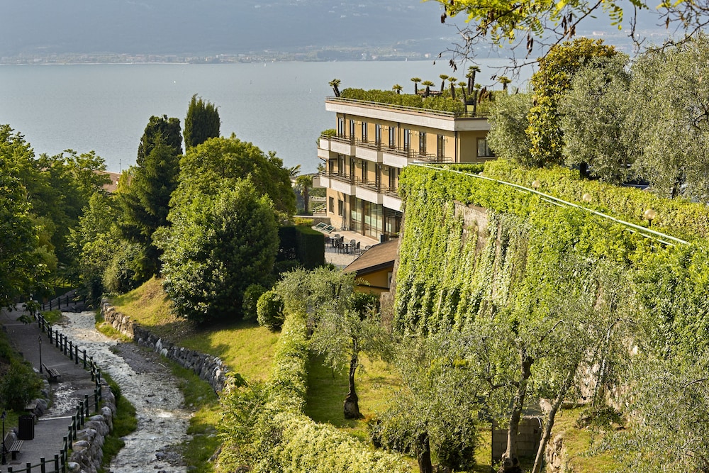 Hotel Royal Village — Hotel building in Limone sul Garda, Lombardy