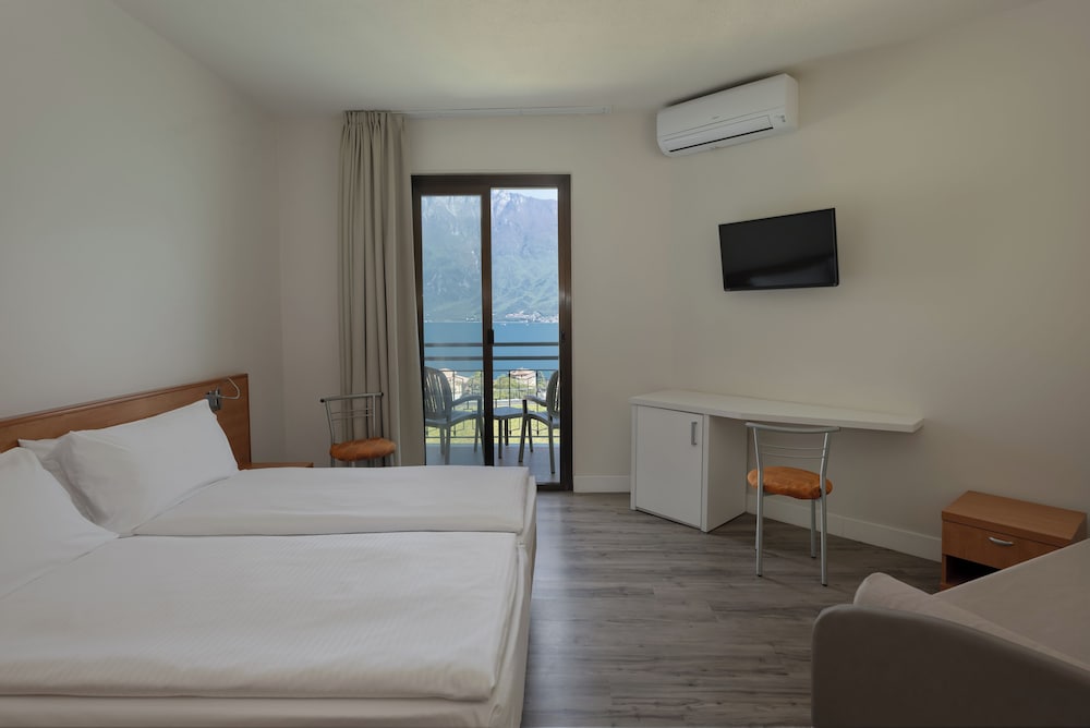 Hotel Royal Village — Hotel rooms in Limone sul Garda, Lombardy
