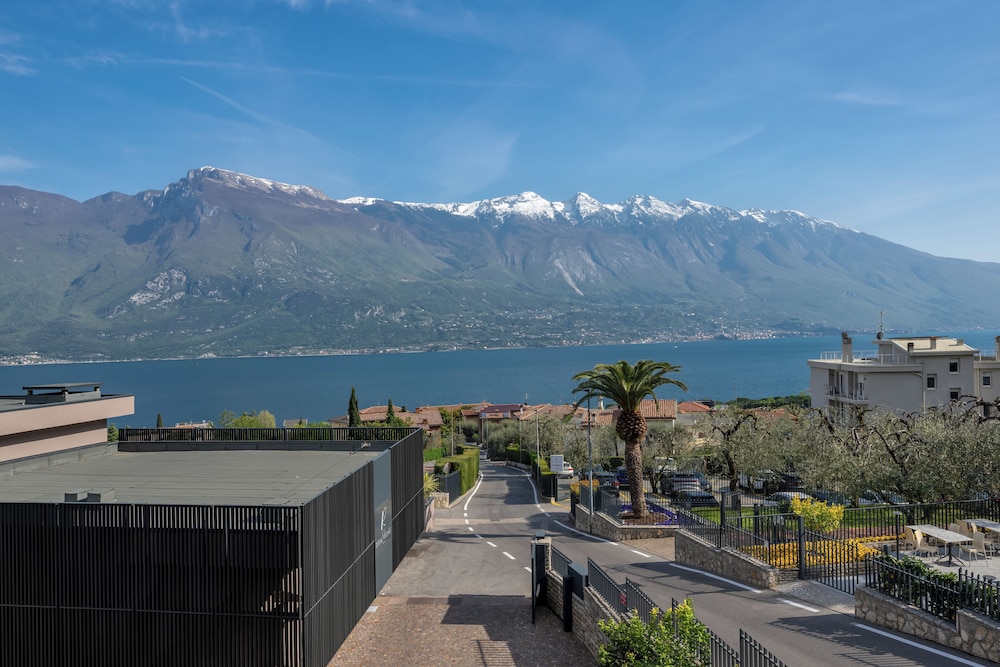 Hotel Royal Village — Hotel rooms in Limone sul Garda, Lombardy