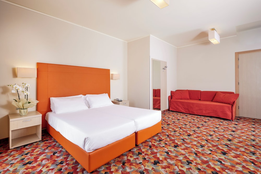 Hotel Royal Village — Hotel rooms in Limone sul Garda, Lombardy