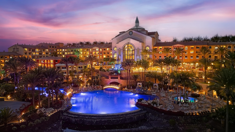 Hotel R2 Río Calma Spa Wellness & Conference — Swimming pool in Costa Calma, Canary Islands