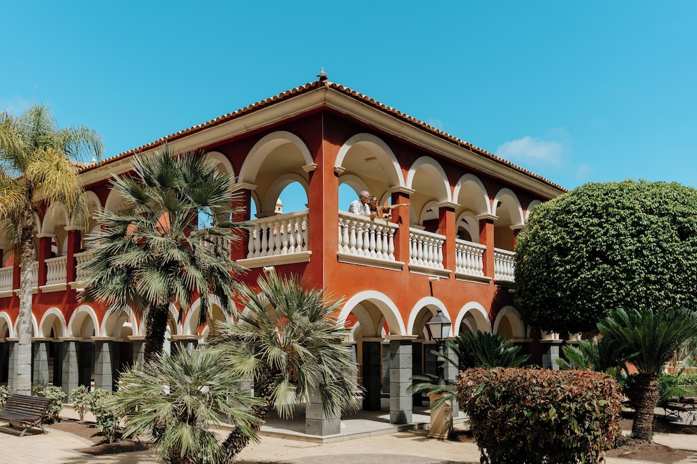 Hotel R2 Río Calma Spa Wellness & Conference — Hotel building in Costa Calma, Canary Islands