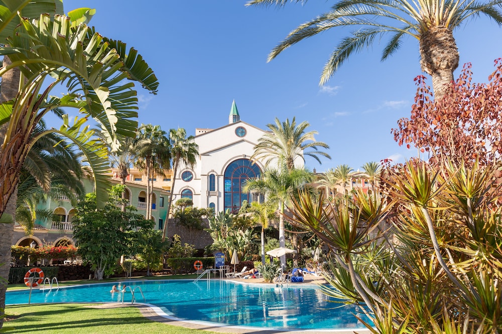 Hotel R2 Río Calma Spa Wellness & Conference — Swimming pool in Costa Calma, Canary Islands