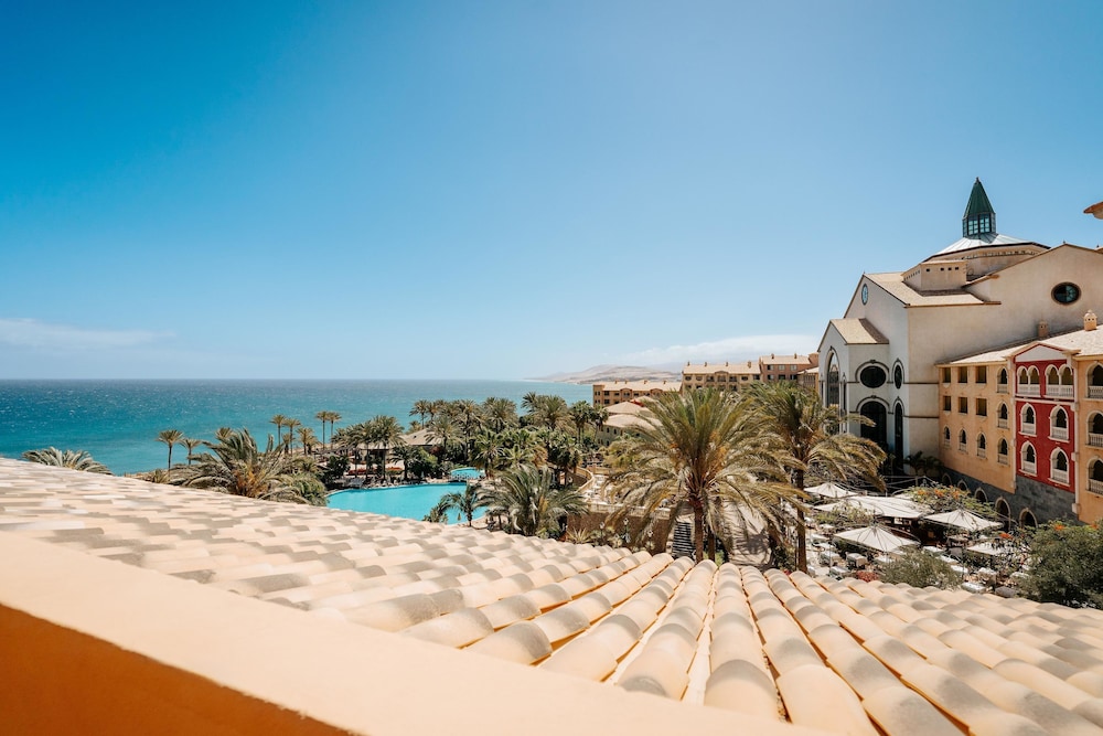 Hotel R2 Río Calma Spa Wellness & Conference — Swimming pool in Costa Calma, Canary Islands