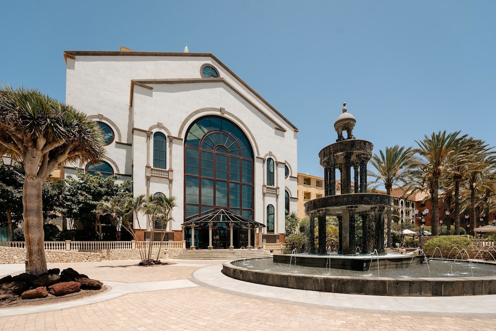 Hotel R2 Río Calma Spa Wellness & Conference — Hotel building in Costa Calma, Canary Islands