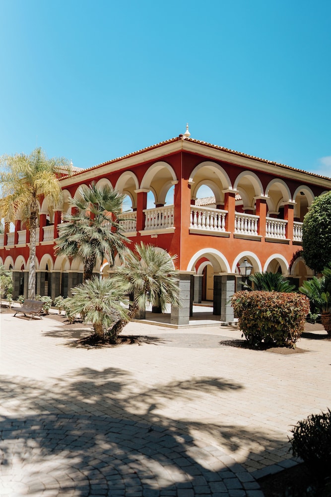 Hotel R2 Río Calma Spa Wellness & Conference — Hotel building in Costa Calma, Canary Islands