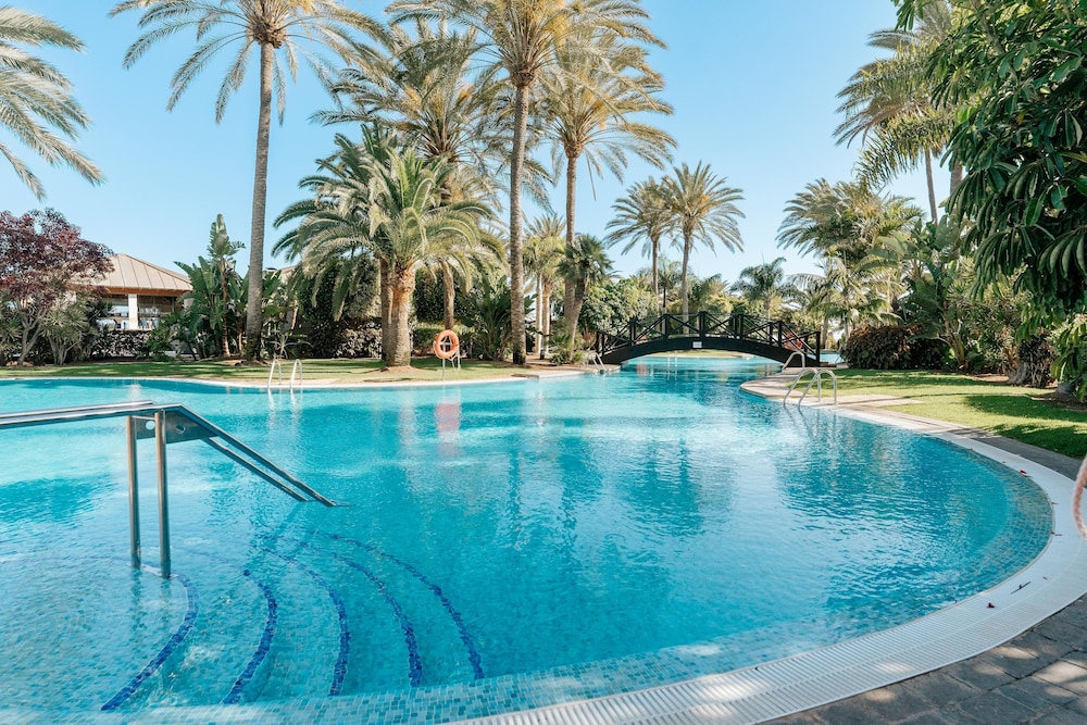 Hotel R2 Río Calma Spa Wellness & Conference — Swimming pool in Costa Calma, Canary Islands
