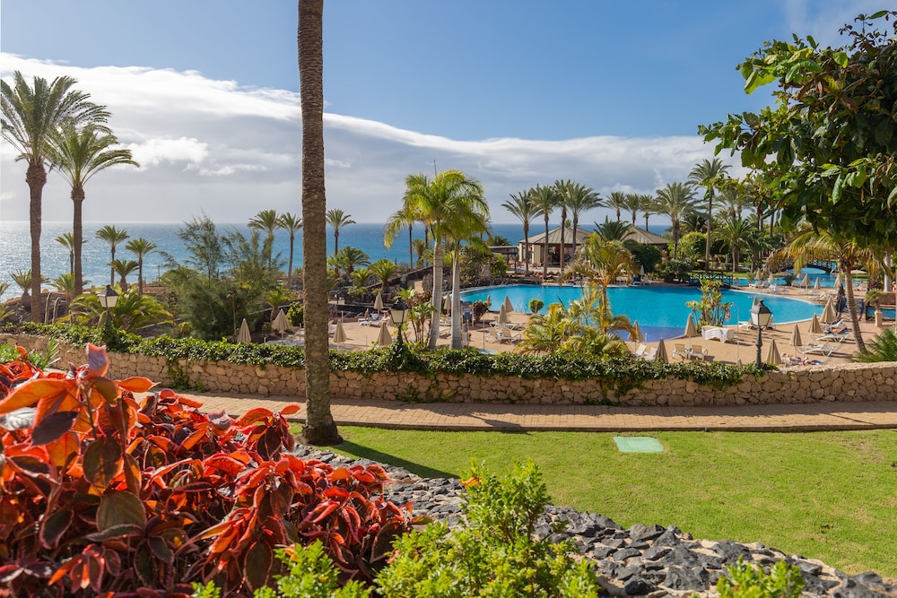 Hotel R2 Río Calma Spa Wellness & Conference — Swimming pool in Costa Calma, Canary Islands