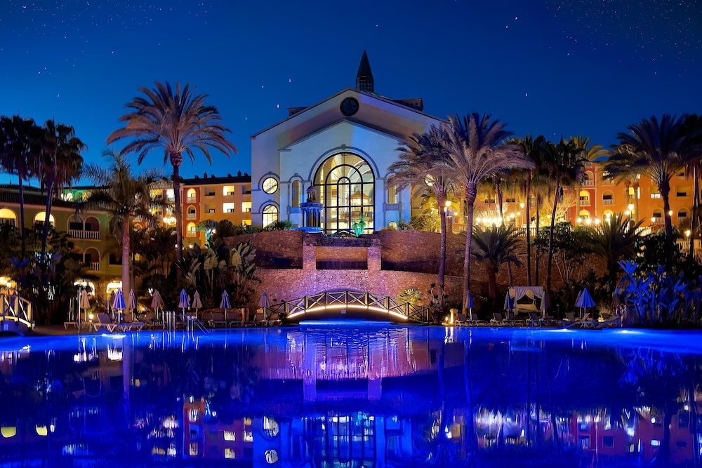 Hotel R2 Río Calma Spa Wellness & Conference — Swimming pool in Costa Calma, Canary Islands