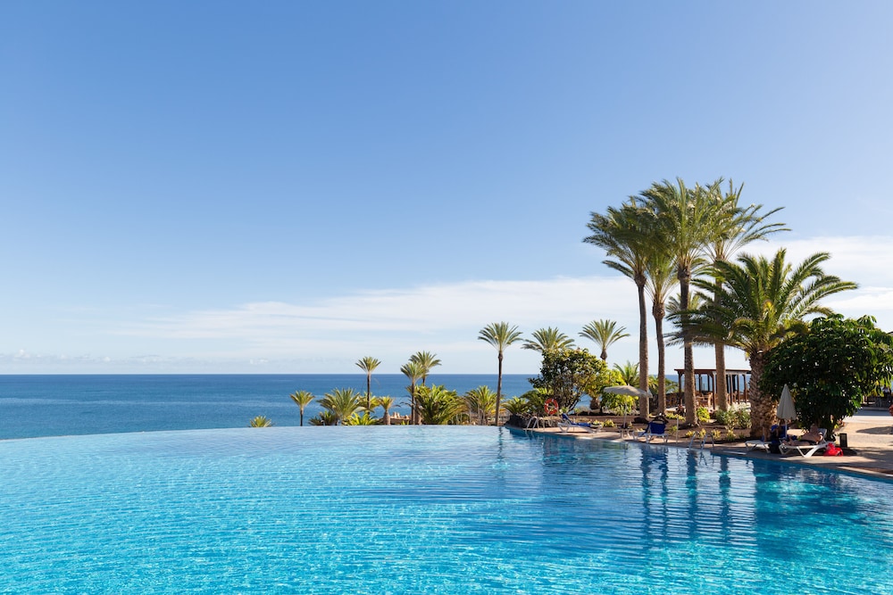 Hotel R2 Río Calma Spa Wellness & Conference — Swimming pool in Costa Calma, Canary Islands