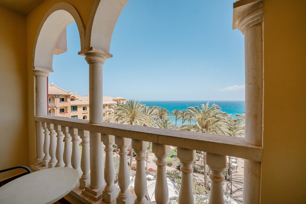 Hotel R2 Río Calma Spa Wellness & Conference — Hotel building in Costa Calma, Canary Islands