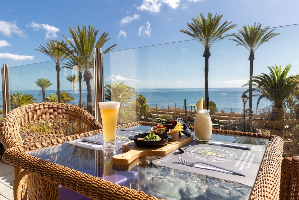 Hotel R2 Río Calma Spa Wellness & Conference — Restaurant & bars in Costa Calma, Canary Islands