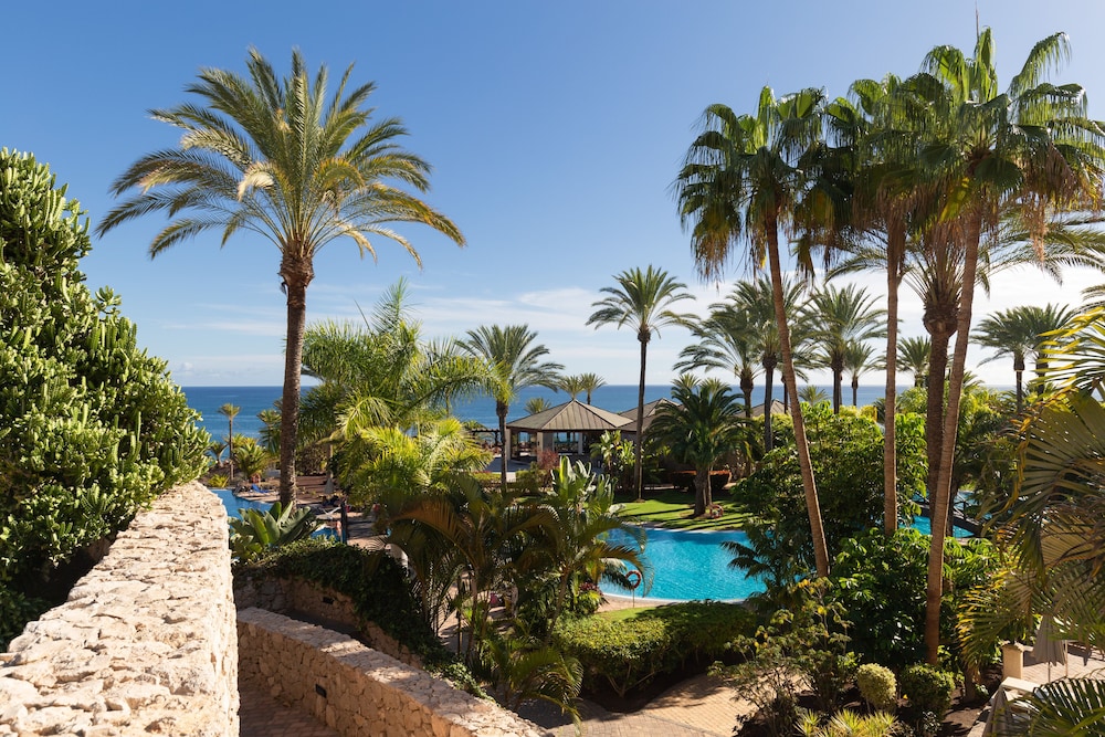 Hotel R2 Río Calma Spa Wellness & Conference — Swimming pool in Costa Calma, Canary Islands