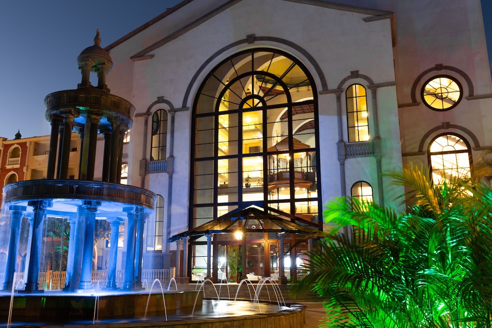 Hotel R2 Río Calma Spa Wellness & Conference — Hotel building in Costa Calma, Canary Islands