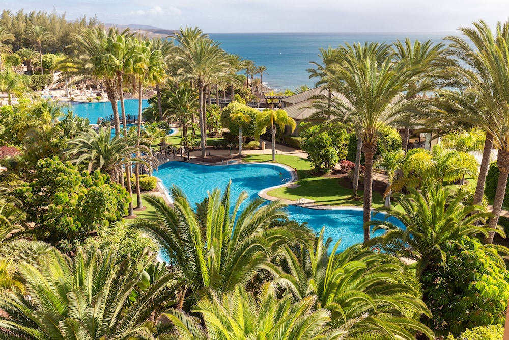 Hotel R2 Río Calma Spa Wellness & Conference — Swimming pool in Costa Calma, Canary Islands