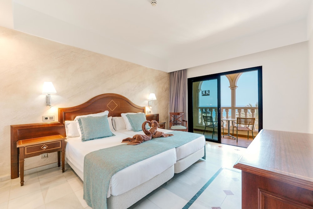 Hotel R2 Río Calma Spa Wellness & Conference — Hotel rooms in Costa Calma, Canary Islands