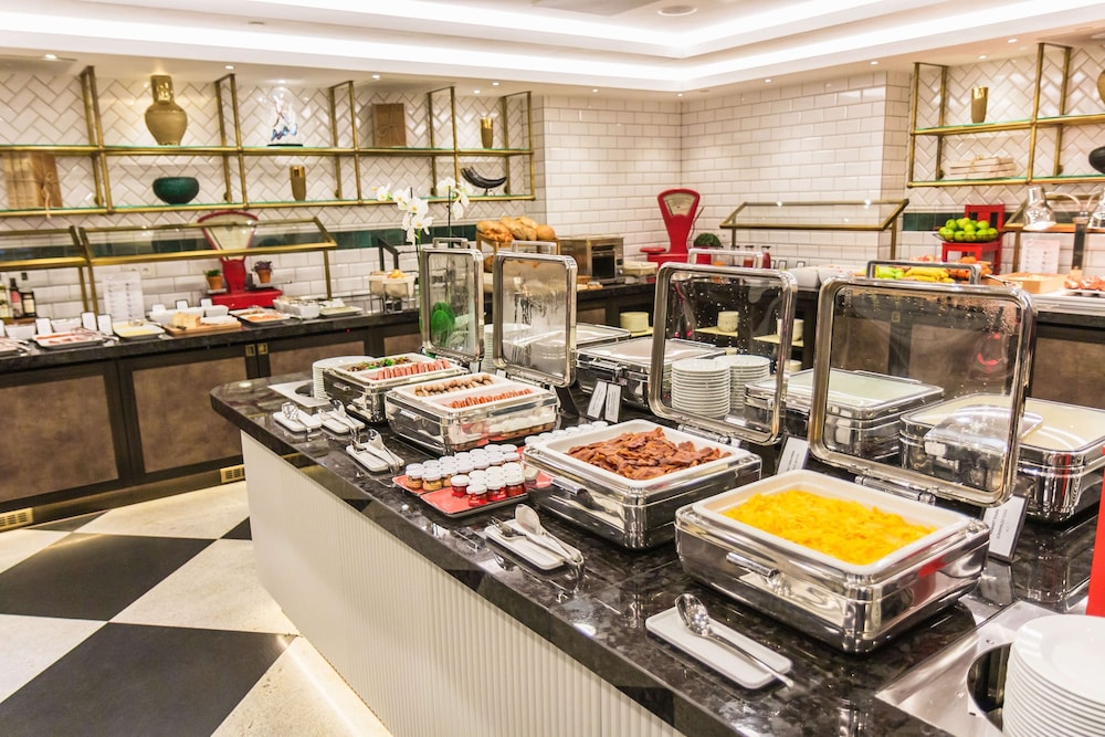 Hilton Budapest — Restaurant & bars in Budapest, Budapest