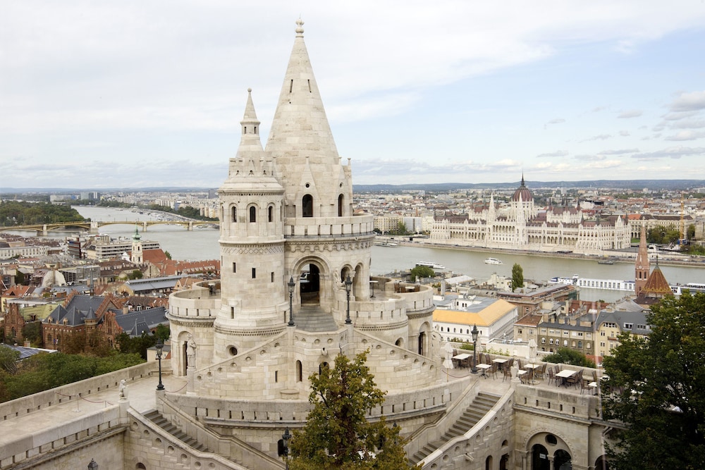 Hilton Budapest — Attractions in the area in Budapest, Budapest