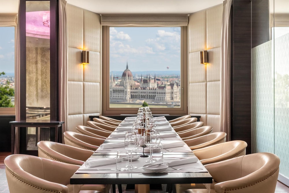 Hilton Budapest — Restaurant & bars in Budapest, Budapest