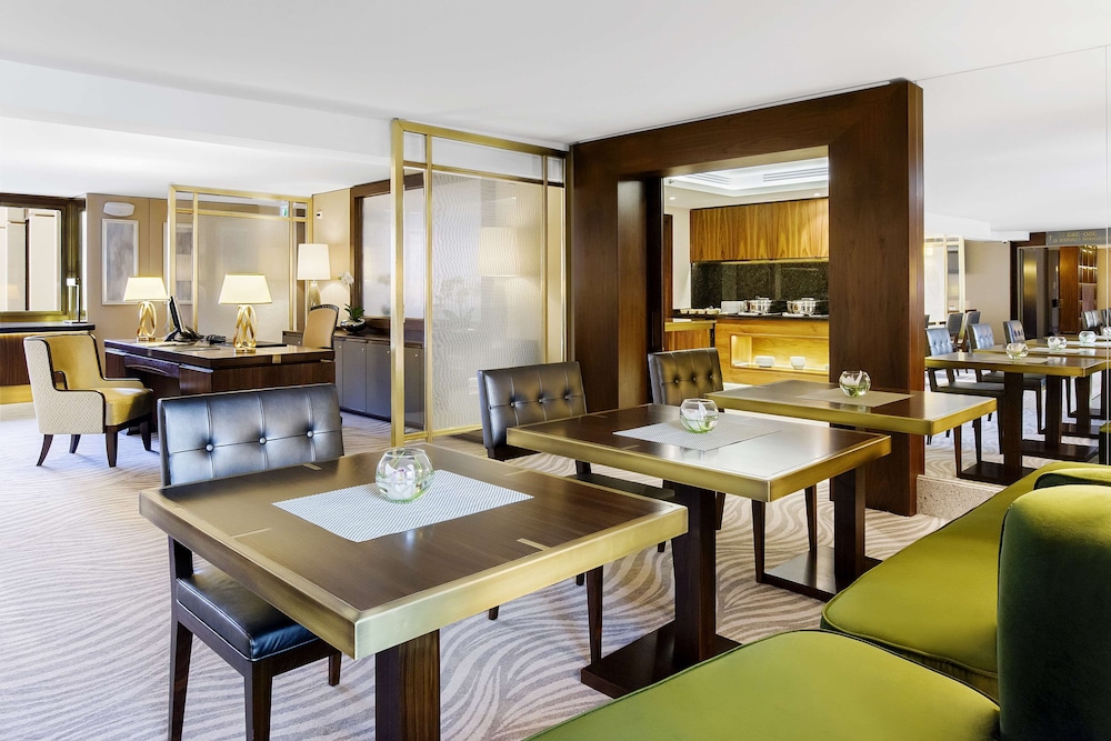 Hilton Budapest — Restaurant & bars in Budapest, Budapest